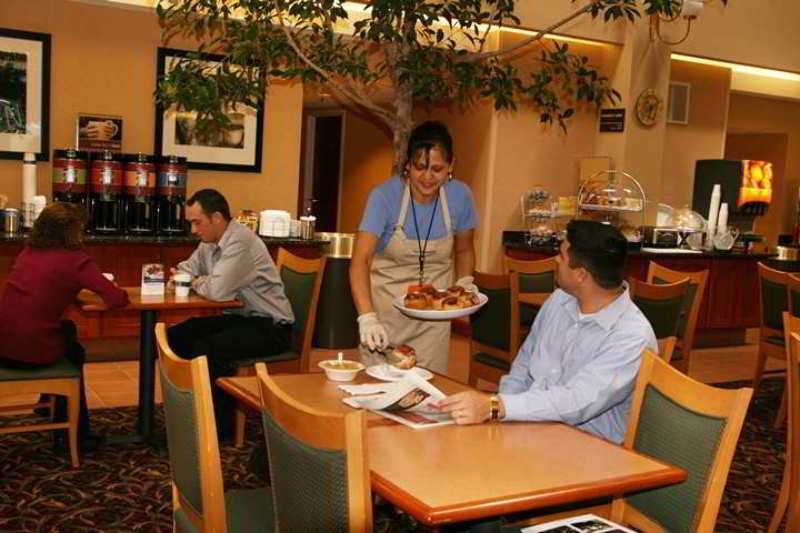 Fairfield Inn & Suites By Marriott Denver Southwest/Lakewood Restaurant photo